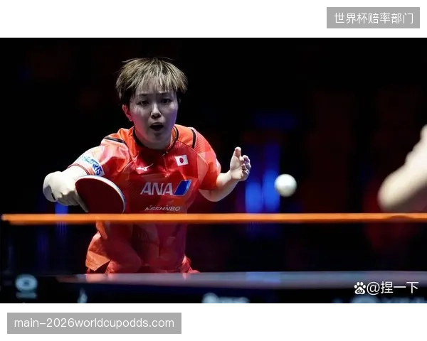 球队历史性晋级后获得总统表彰和重奖，高涨的国民期望可能转化为球员在赛场上的心理压力。